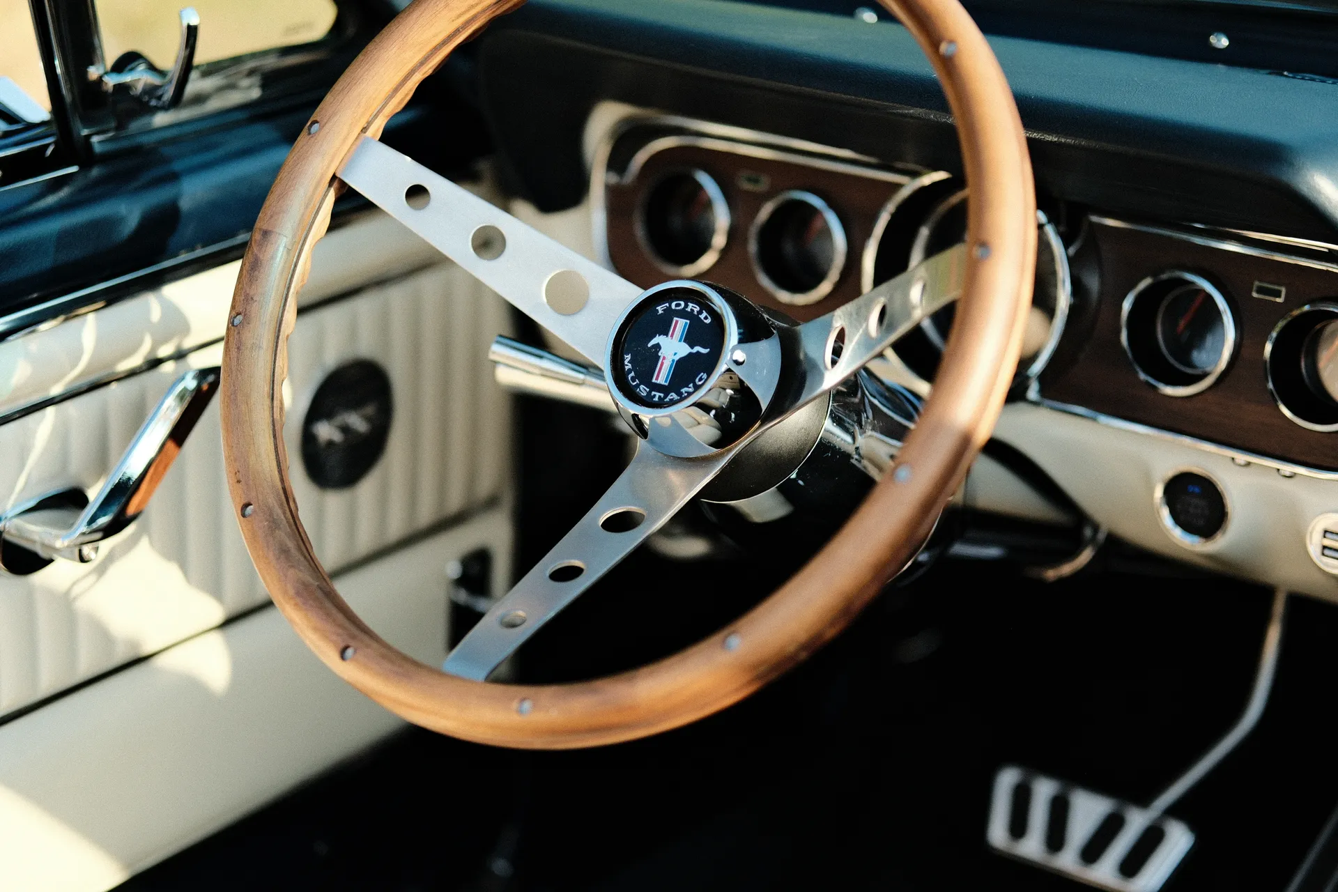 Wood steering wheel close-up with Mustang badge